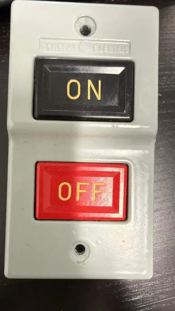 ABB CR101JA0B Pushbutton-Operated Non-Reversing Manual Motor Starter Flush Plate