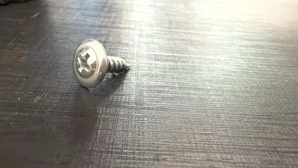 8-15 x 9/16 Sharp Point Screw